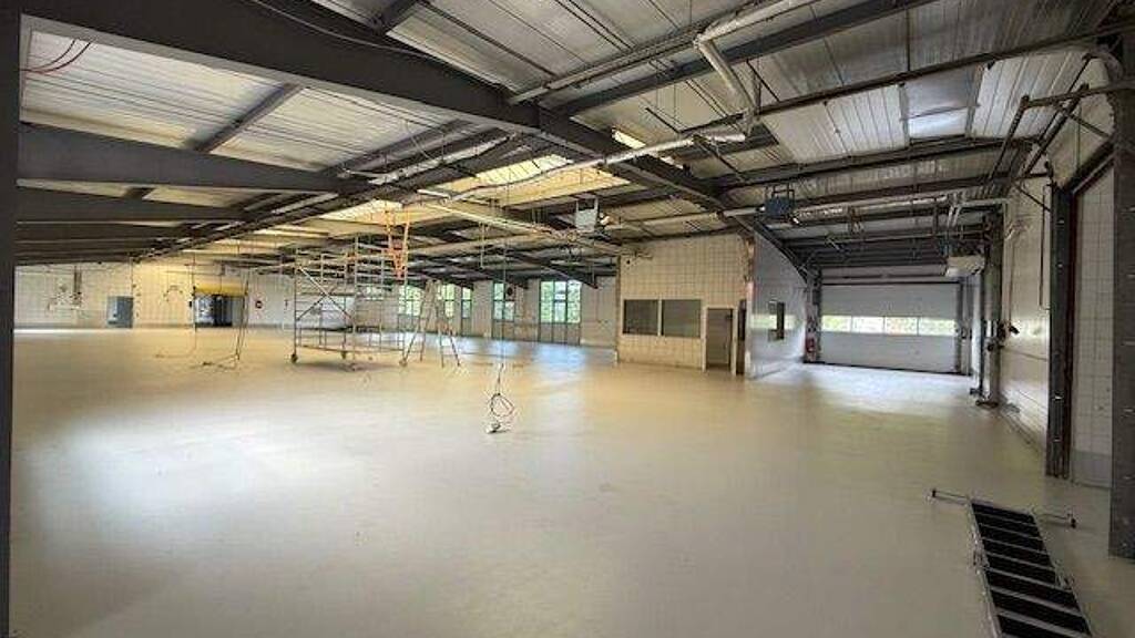 Produktionshalle zum Kauf 1.600.000 € 2.399 m² Lagerfläche Burggrafenhof Langenzenn 90579
