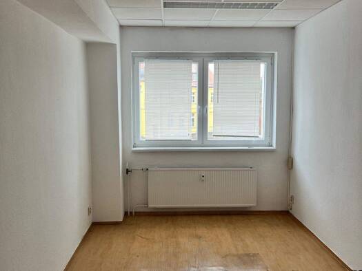 Sonstiges zur Miete 185 € 1 Zimmer 38 m² Schönauer STr. 240 Grünau-Siedlung Leipzig 04205