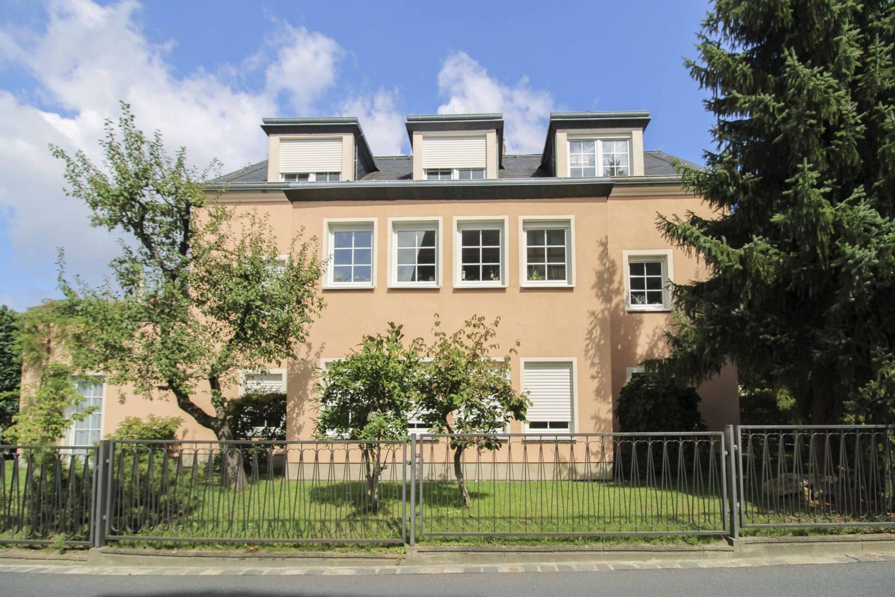 Wohn- und Geschäftshaus zum Kauf als Kapitalanlage geeignet 1.250.000 € 310 m²<br/>Fläche 777,1 m²<br/>Grundstück Weißer Hirsch Dresden 01324