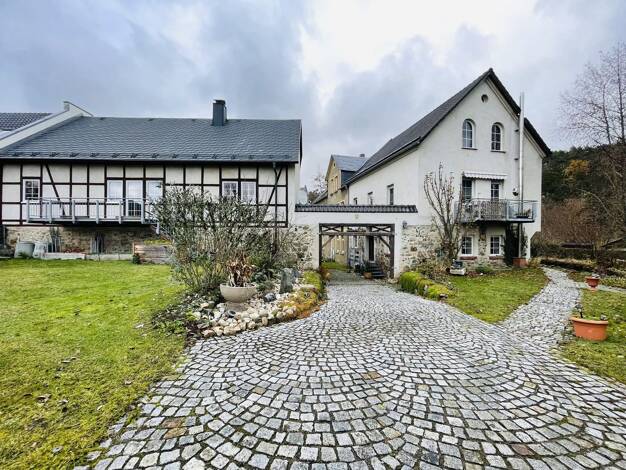 Einfamilienhaus zum Kauf 230.000 € 4 Zimmer 200 m² 644 m² Grundstück Schüptitz Weida 07570