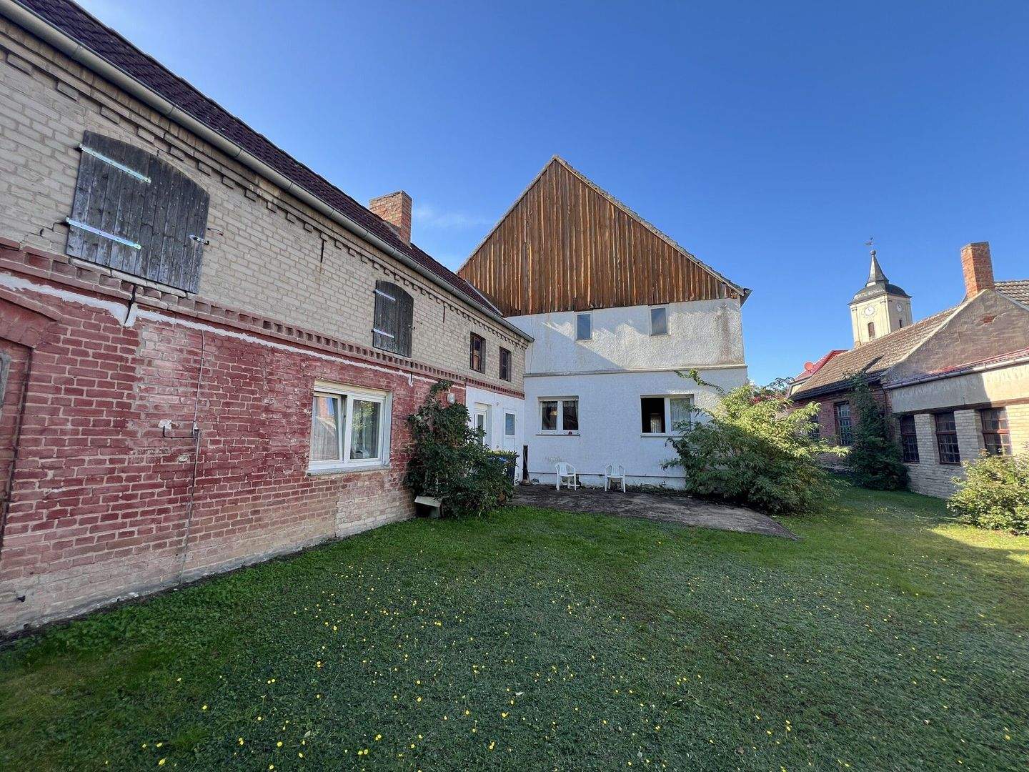 Immobilie in Genthin - Vierseitenhof mit Charakter - große Werkstatt , Sanierungspotenzial zw. Magdeburg und Berlin - Bild 3