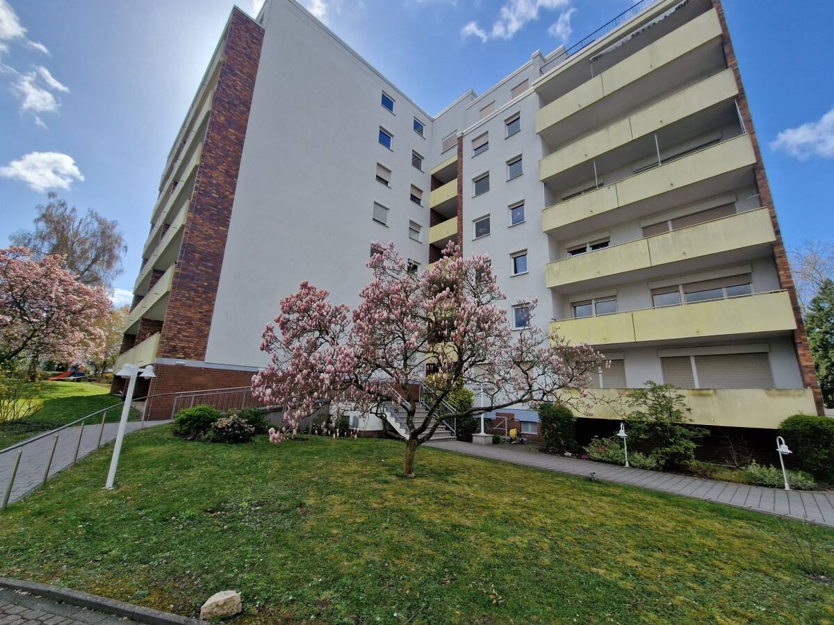 Immobilie in Dreieich - Grosszügige 3-Zi.- Wohnung mit Loggia und Traumblick über Götzenhain - Bild 0