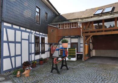 Wohn- und Geschäftshaus zum Kauf als Kapitalanlage geeignet 160.000 € 135 m² 477 m² Grundstück Wahlbezirk 171 Schmiedefeld am Rennsteig 98711