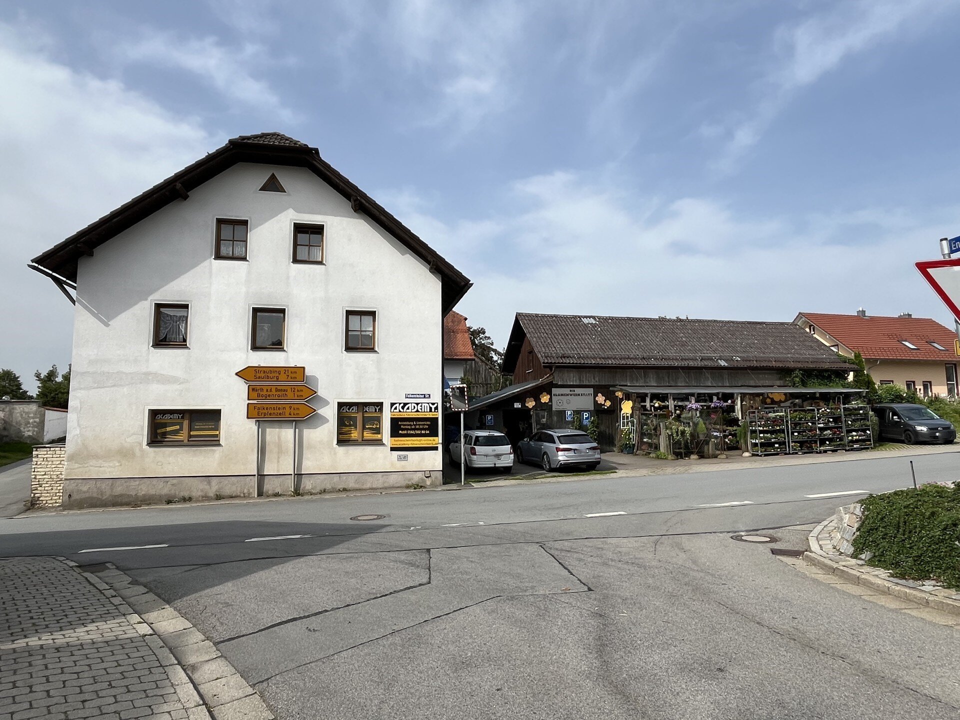 Haus zum Kauf 490.000 € 158 m²<br/>Wohnfläche 677 m²<br/>Grundstück Wiesenfelden Wiesenfelden 94344