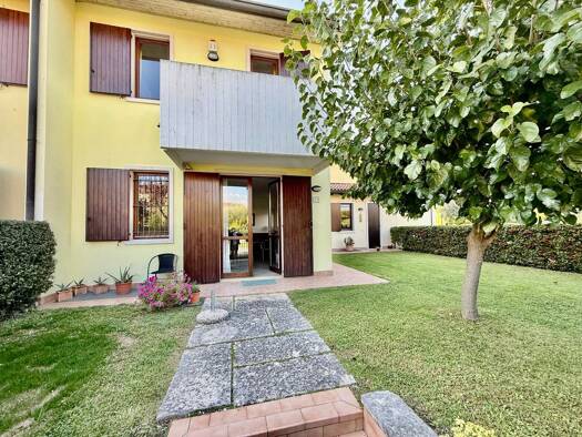 Reihenendhaus zum Kauf 495.000 € 6 Zimmer 215 m² 120 m² Grundstück frei ab sofort via croce papale 16 Lazise 37017