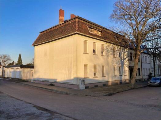 Mehrfamilienhaus zum Kauf 225.000 € 8 Zimmer 215 m² 370 m² Grundstück frei ab sofort Bernburg Bernburg 06406