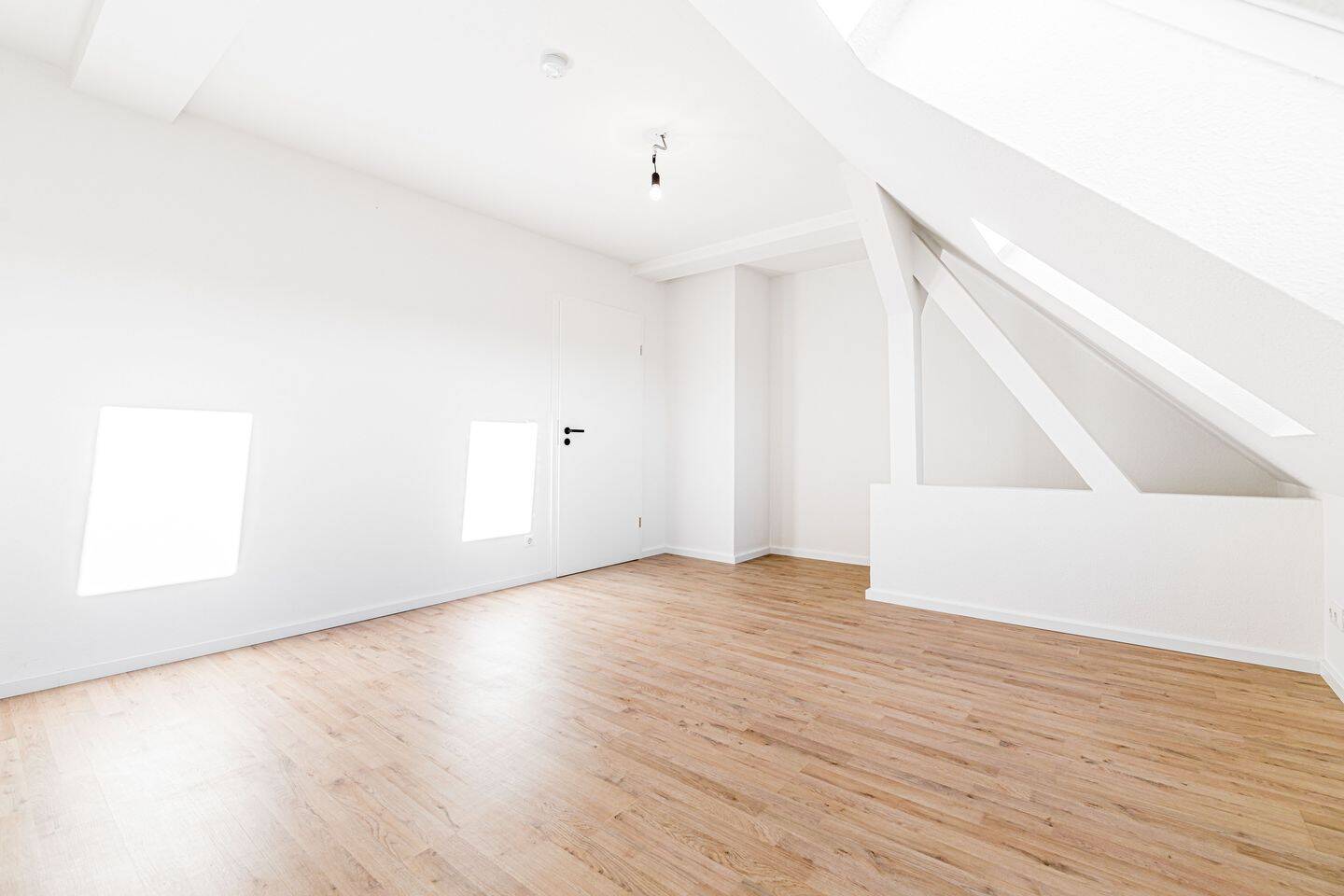 Hoch hinaus: Helle 2-Zimmer-Dachgeschosswohnung - sofort bezugsfertig – Mockauer Straße 18, 4357 Leipzig – Vorschaubild 2