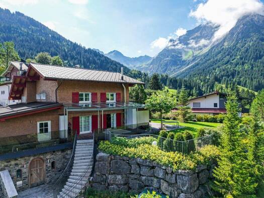 Einfamilienhaus zum Kauf 1.850.000 € 8 Zimmer 297 m² 1.196 m² Grundstück Mittelberg 6993