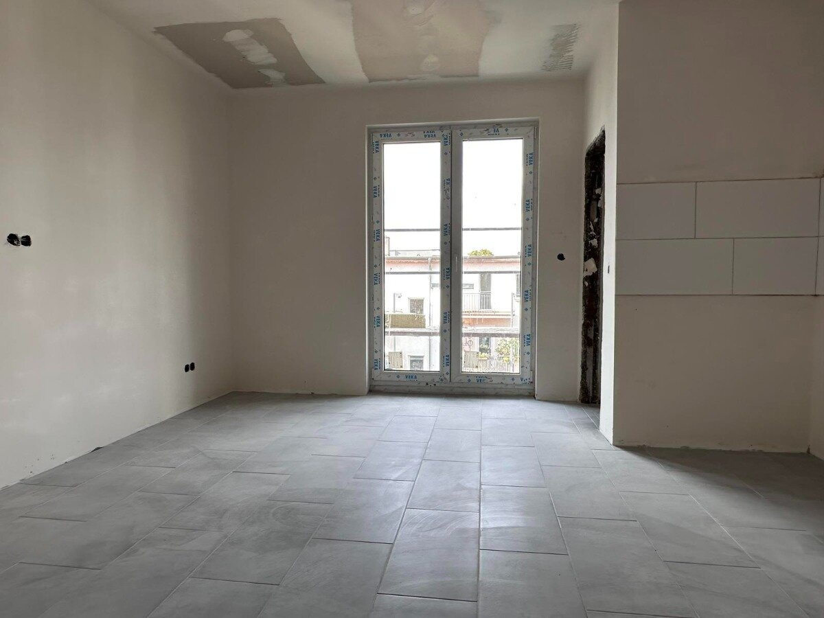 Wohnung zur Miete 900 € 4 Zimmer 80 m²<br/>Wohnfläche 1.<br/>Geschoss 01.10.2024<br/>Verfügbarkeit Grimmstraße 1 Freiimfelde / Kanenaer Weg Halle 06112