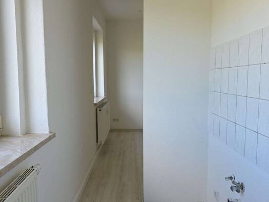 Wohnung zur Miete 240 € 2 Zimmer 37 m² 1. Geschoss frei ab 01.10.2026 Vogtlandstraße 1 Glauchau Glauchau 08371