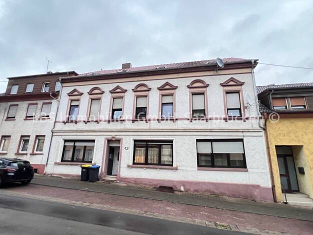 Mehrfamilienhaus zum Kauf 399.999 € 14 Zimmer 405 m² 559 m² Grundstück frei ab sofort Heiligenwald Schiffweiler 66578