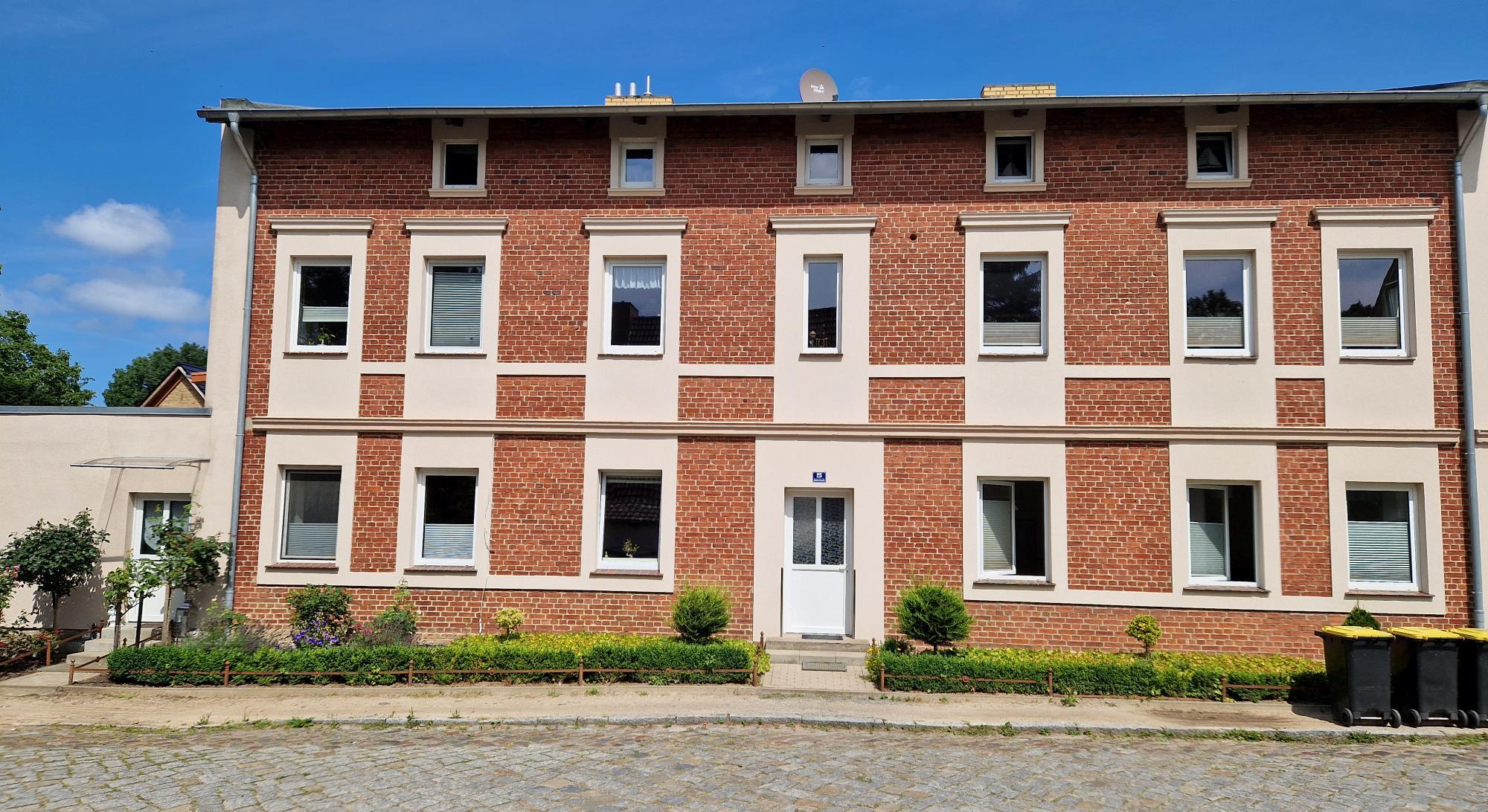 Mehrfamilienhaus zum Kauf 790.000 € 16 Zimmer 417 m²<br/>Wohnfläche 921 m²<br/>Grundstück Bahnhofstraße 25 Altefähr Altefähr 18573