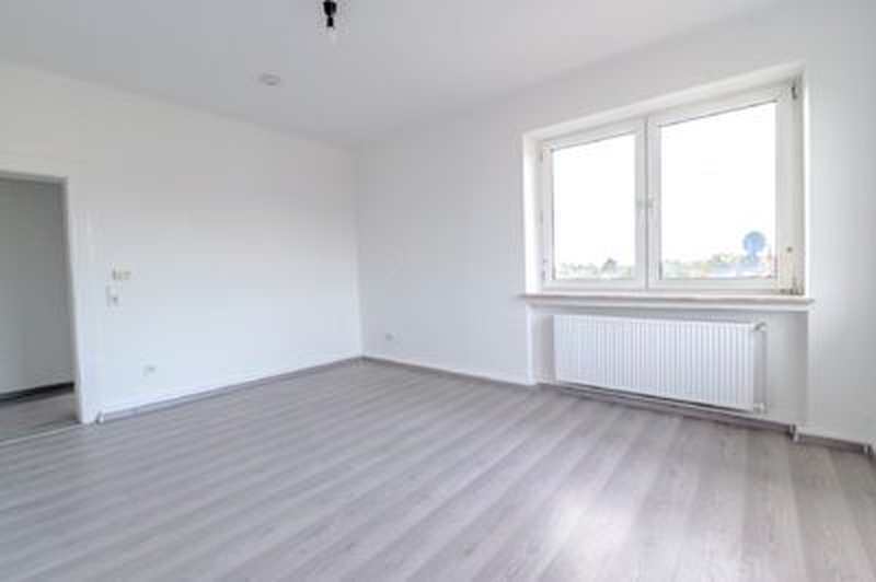 Wohnung zur Miete 700 € 2 Zimmer 74 m²<br/>Wohnfläche ab sofort<br/>Verfügbarkeit Kalkumer Straße Unterrath Düsseldorf 40468