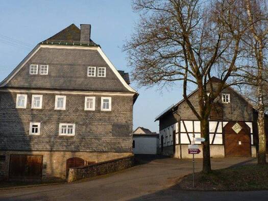 Einfamilienhaus zum Kauf provisionsfrei 360.000 € 13 Zimmer 390 m² 2.049 m² Grundstück Ferndorf Kreuztal 57223