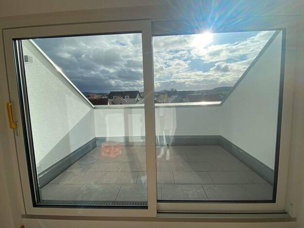 Wohnung zur Miete 750 € 2 Zimmer 67,3 m² Dachgeschoss, 2. Geschoss frei ab sofort Altenmarkter Straße 16 Haidhäuser Cham 93413