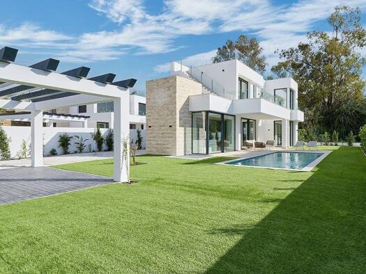 Haus zum Kauf 1.950.000 € 412 m² 645 m² Grundstück Estepona 29680