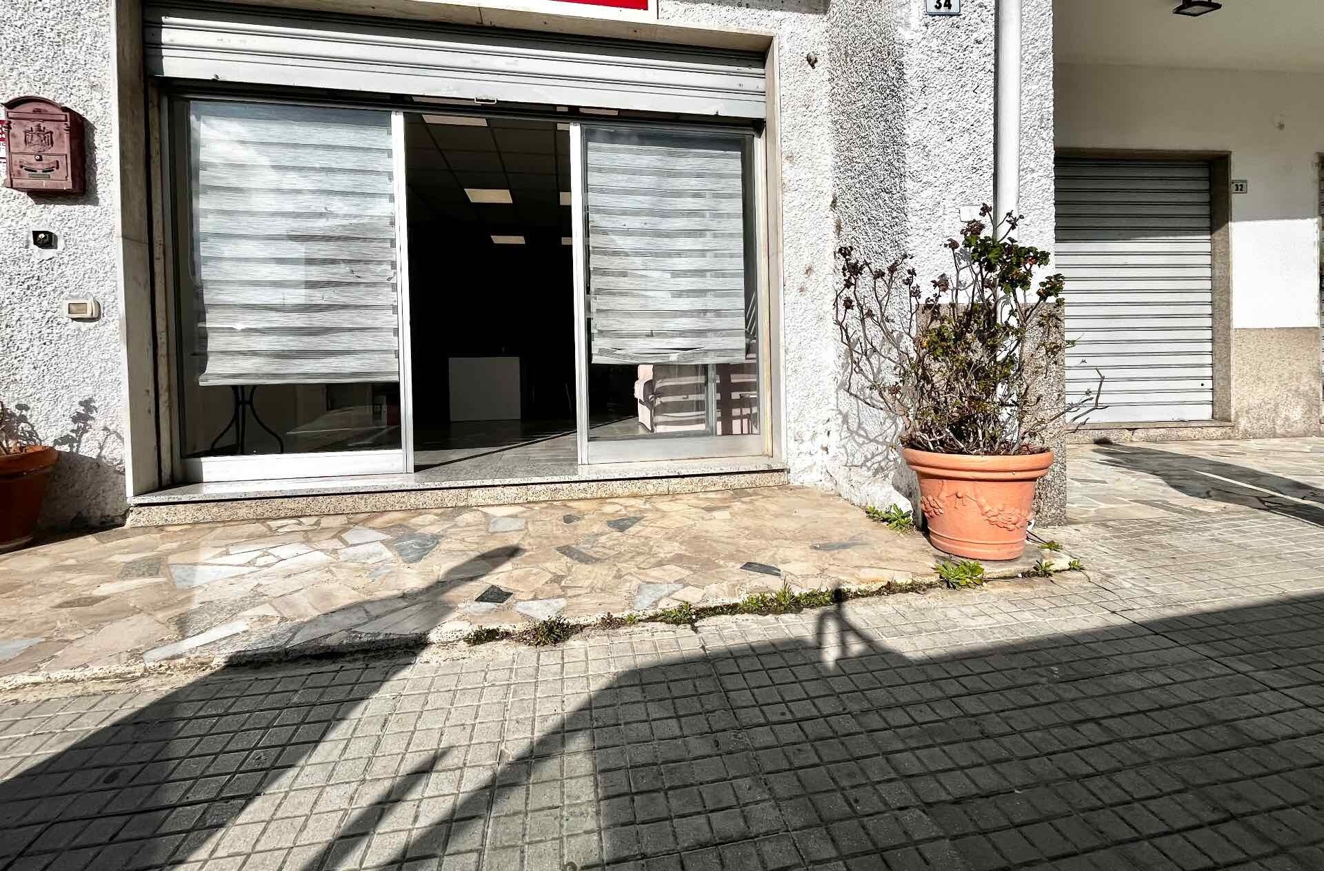 Laden zum Kauf 190.000 € 3 Zimmer 250 m²<br/>Verkaufsfläche Posada - SARDINIEN