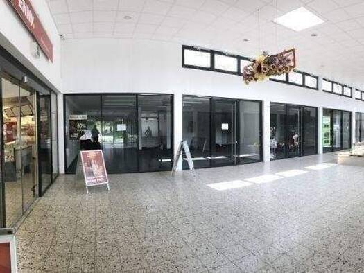 Laden zum Kauf provisionsfrei 559 € 4 Zimmer 105,5 m² Verkaufsfläche teilbar von 41 m² bis 64,5 m² Rudolf-Breitscheid-Straße 15 E Lichtenstein 09350