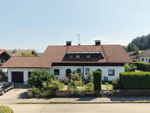 Einfamilienhaus zum Kauf 820.000 € 10 Zimmer 240 m² 1.004 m² Grundstück Tengling Taching a. See 83373