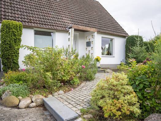Einfamilienhaus zum Kauf 499.000 € 3,5 Zimmer 109,7 m² 820 m² Grundstück frei ab sofort Pinneberg 25421