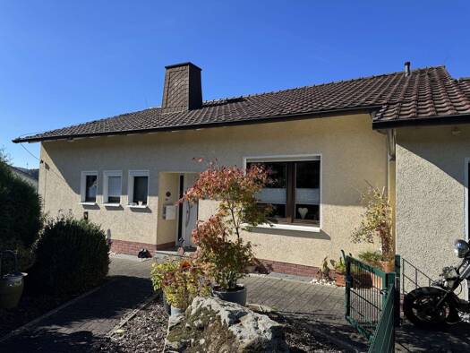 Einfamilienhaus zum Kauf 310.000 € 7 Zimmer 175 m² 844 m² Grundstück frei ab 01.01.2027 Odershausen Bad Wildungen 34537