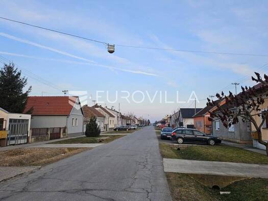 Haus zum Kauf 140.000 € 3 Zimmer 150 m² Cepin Čepin