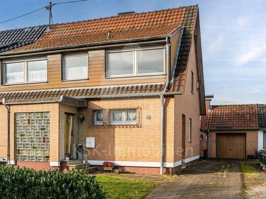 Doppelhaushälfte zum Kauf 349.000 € 5 Zimmer 97,8 m² 810 m² Grundstück Hennef 53773