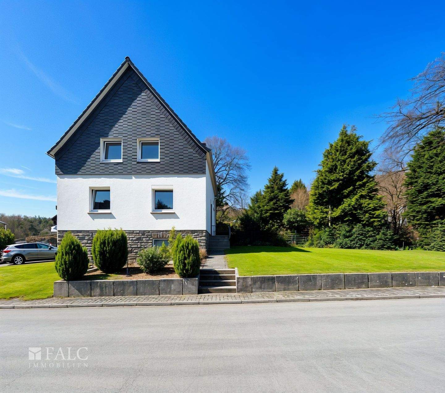 Immobilie in Wenden - Freistehendes Einfamilienhaus mit Garten - ideal für junge Familien - Bild 0