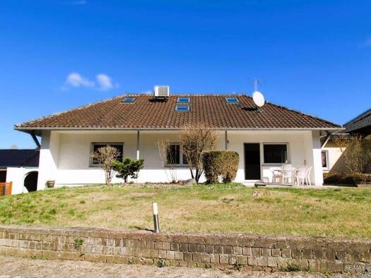 Einfamilienhaus zum Kauf 549.000 € 6 Zimmer 156 m² 570 m² Grundstück Rosenstraße 2 Münchaurach Aurachtal 91086