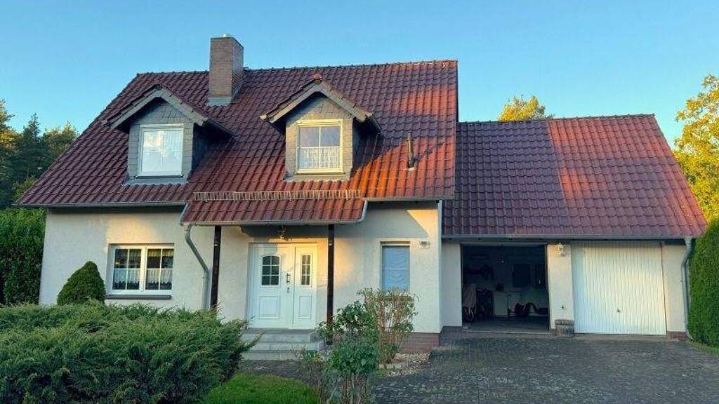 Einfamilienhaus zum Kauf 309.000 € 4 Zimmer 109,7 m² 1.177 m² Grundstück Geisendorf Neupetershain 03103