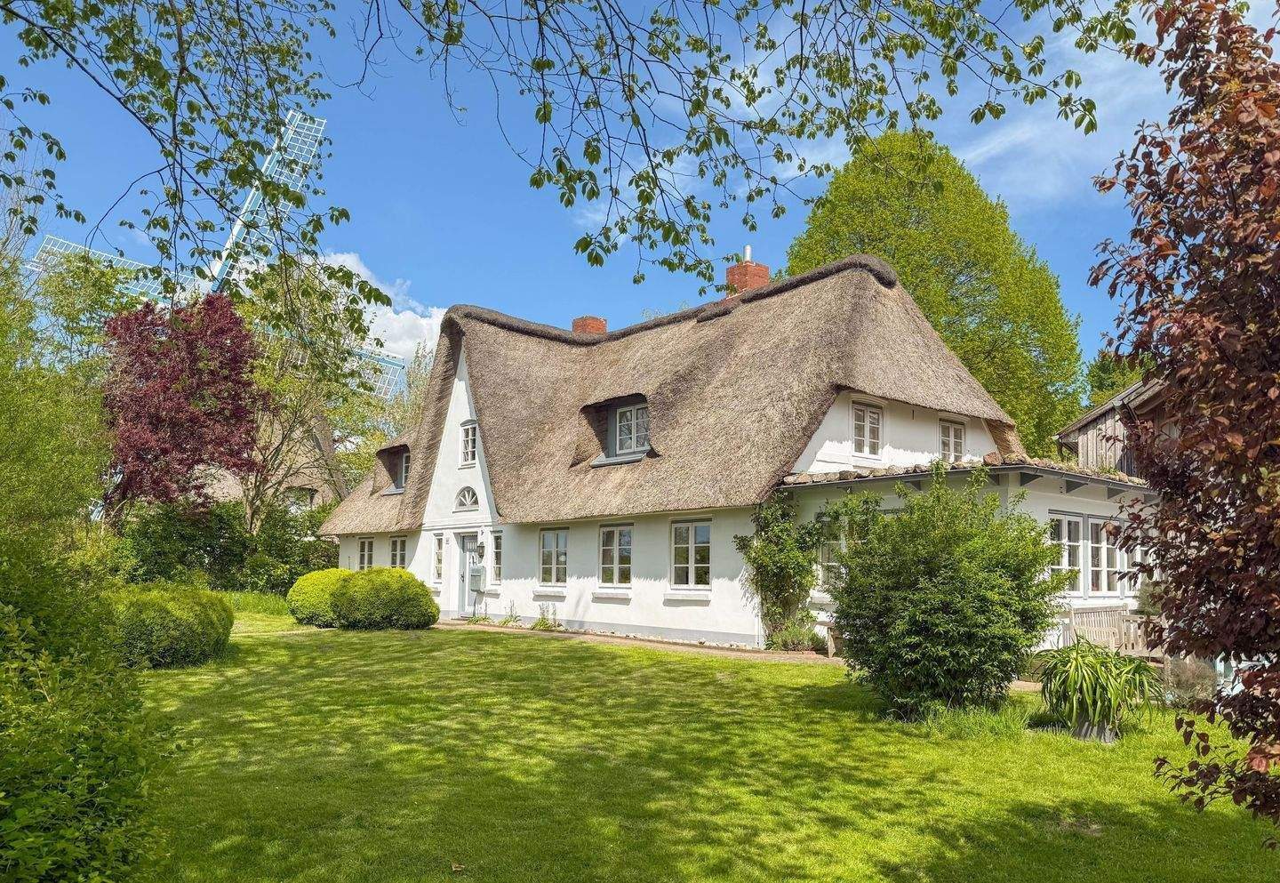 Immobilie in Struckum - Einzigartiges Reetdachhaus mit idyllischem Bauerngarten in Nordseenähe - Bild 0
