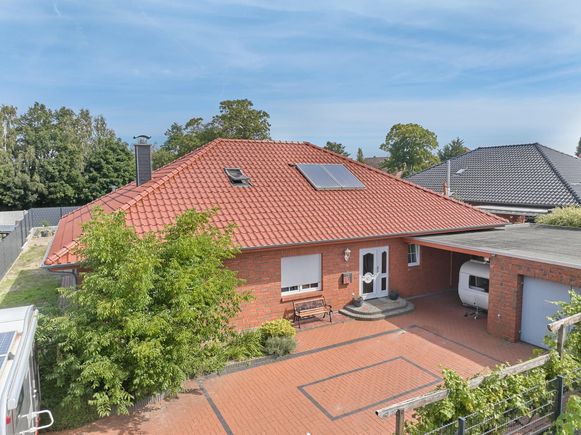 Bungalow zum Kauf 460.000 € 10 Zimmer 207 m²<br/>Wohnfläche 961 m²<br/>Grundstück Leiferde Leiferde 38542