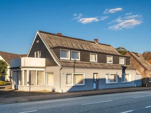 Mehrfamilienhaus zum Kauf als Kapitalanlage geeignet 258.000 € 8 Zimmer 191 m² 685 m² Grundstück Bredstedt 25821