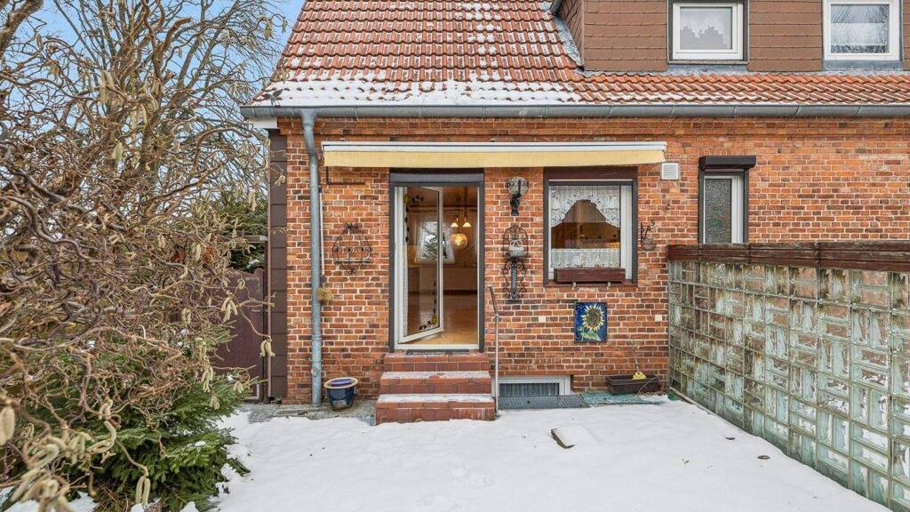 Doppelhaushälfte zum Kauf 199.000 € 3 Zimmer 62 m² 297 m² Grundstück Eckernförde 24340