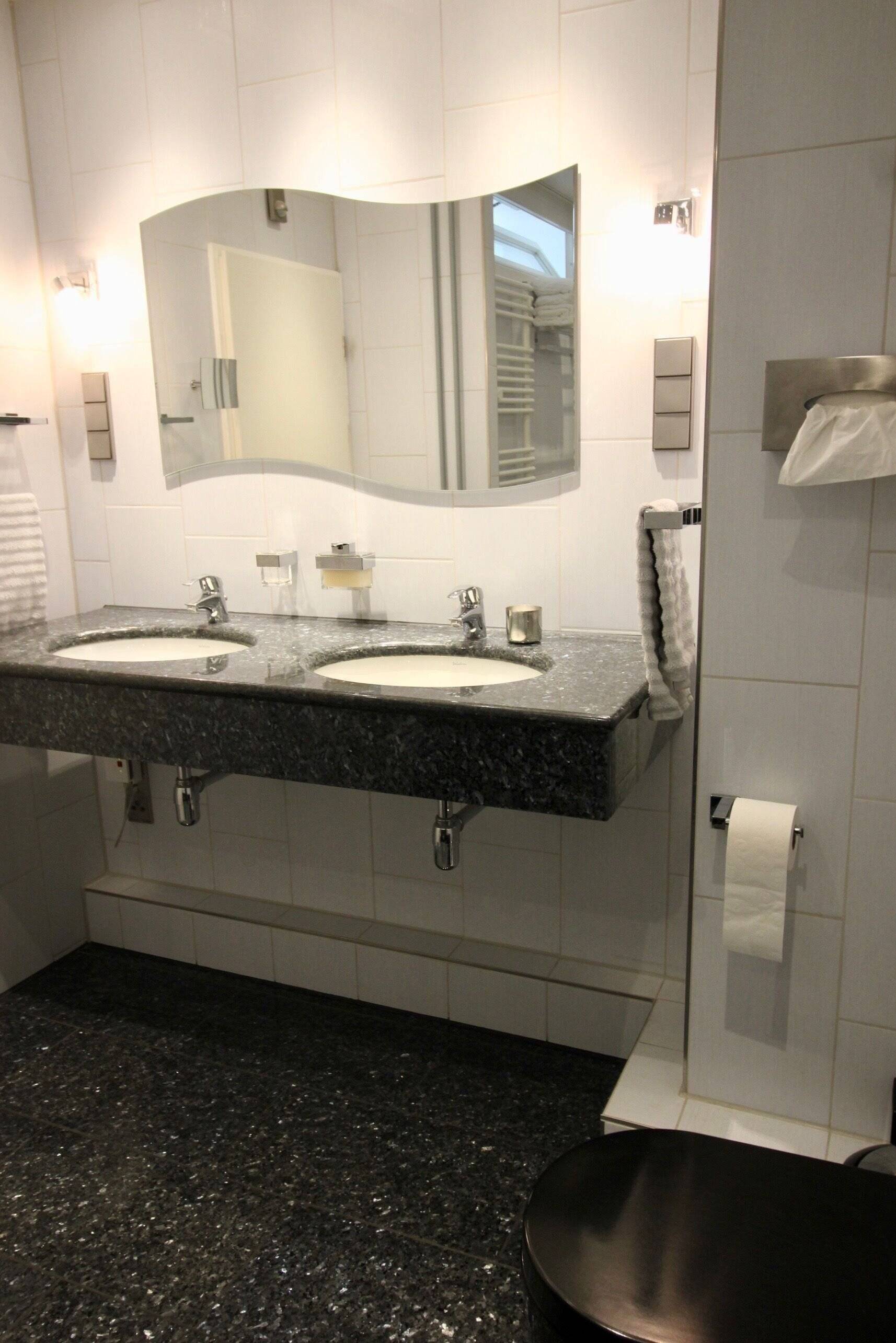 WEITBLICK Luxuswohnung - 2 Balkone - 2 CHICE Bäder - Whirlpool - mitten auf der legendären REEPERBAHN - aussergewöhnlich + besonders – Hamburg – Vorschaubild 40