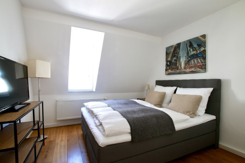 Wohnung zur Miete Wohnen auf Zeit 1.640 € 1 Zimmer 23 m²<br/>Wohnfläche 09.09.2024<br/>Verfügbarkeit Lübecker Straße Altstadt - Nord Köln 50668