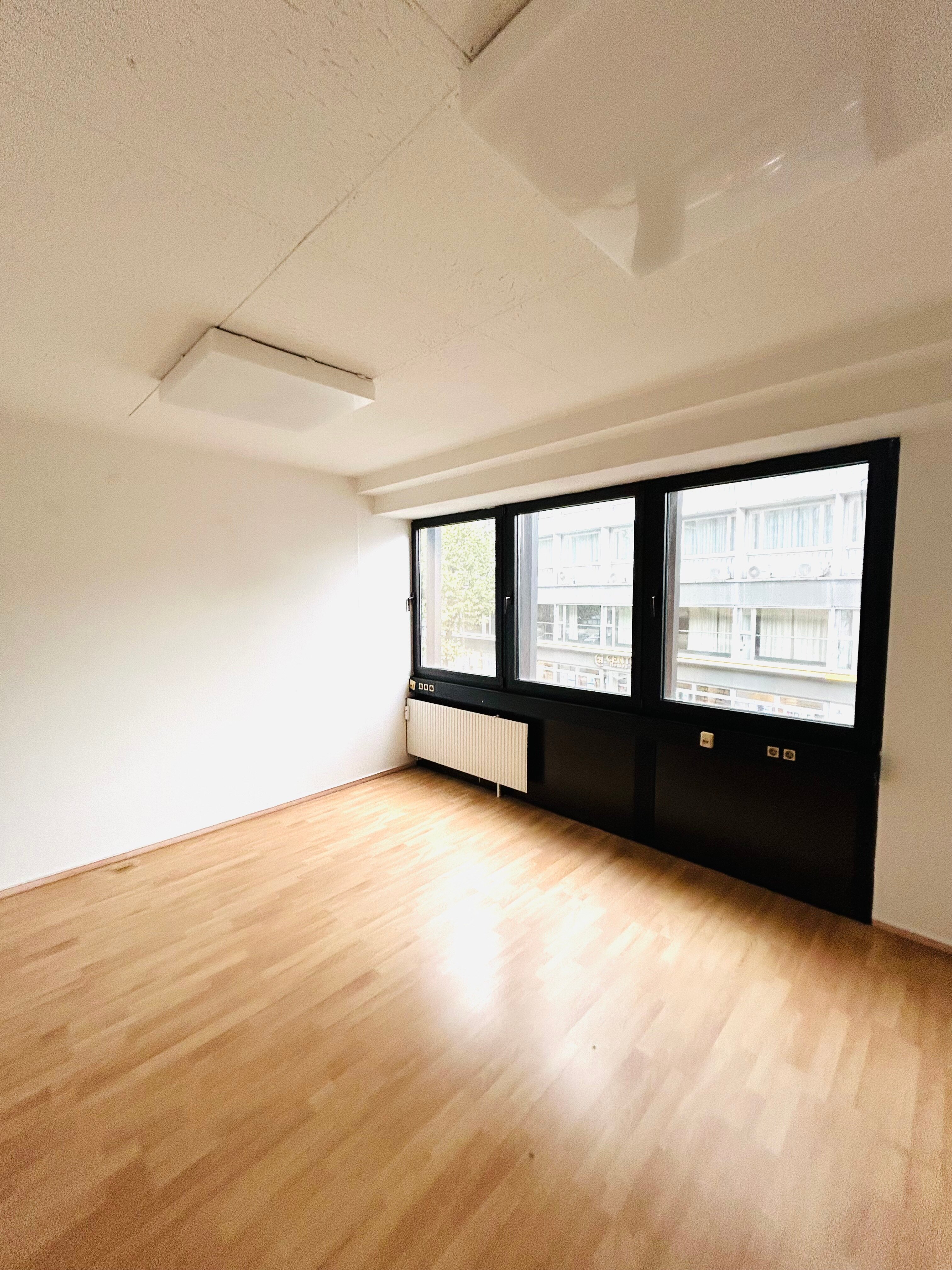 Bürofläche zur Miete provisionsfrei 550 € 4 Zimmer 105 m²<br/>Bürofläche Hauptbahnhof Saarbrücken 66111