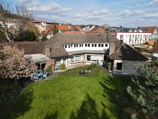 Stadthaus zum Kauf 385.000 € 10 Zimmer 377 m² 1.446 m² Grundstück Homberg 34576