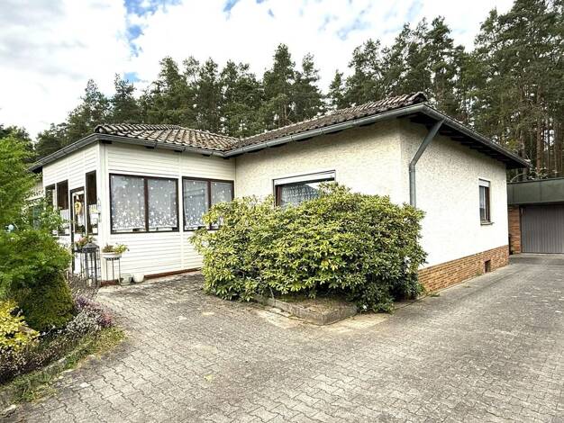 Bungalow zum Kauf 299.000 € 5 Zimmer 128 m² 1.328 m² Grundstück frei ab 01.09.2026 Unterköblitz Wernberg-Köblitz 92533