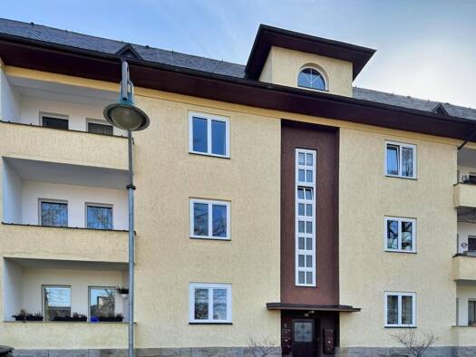 Wohnung zum Kauf 85.000 € 4 Zimmer 92,3 m² Rodewisch 08228