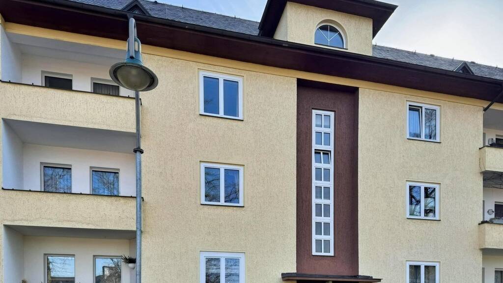 Wohnung zum Kauf 85.000 € 4 Zimmer 92,3 m² Rodewisch 08228