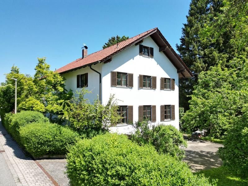 Einfamilienhaus zum Kauf 1.048.000 € 9,5 Zimmer 236 m²<br/>Wohnfläche 1.215 m²<br/>Grundstück Peter und Paul Landshut 84028