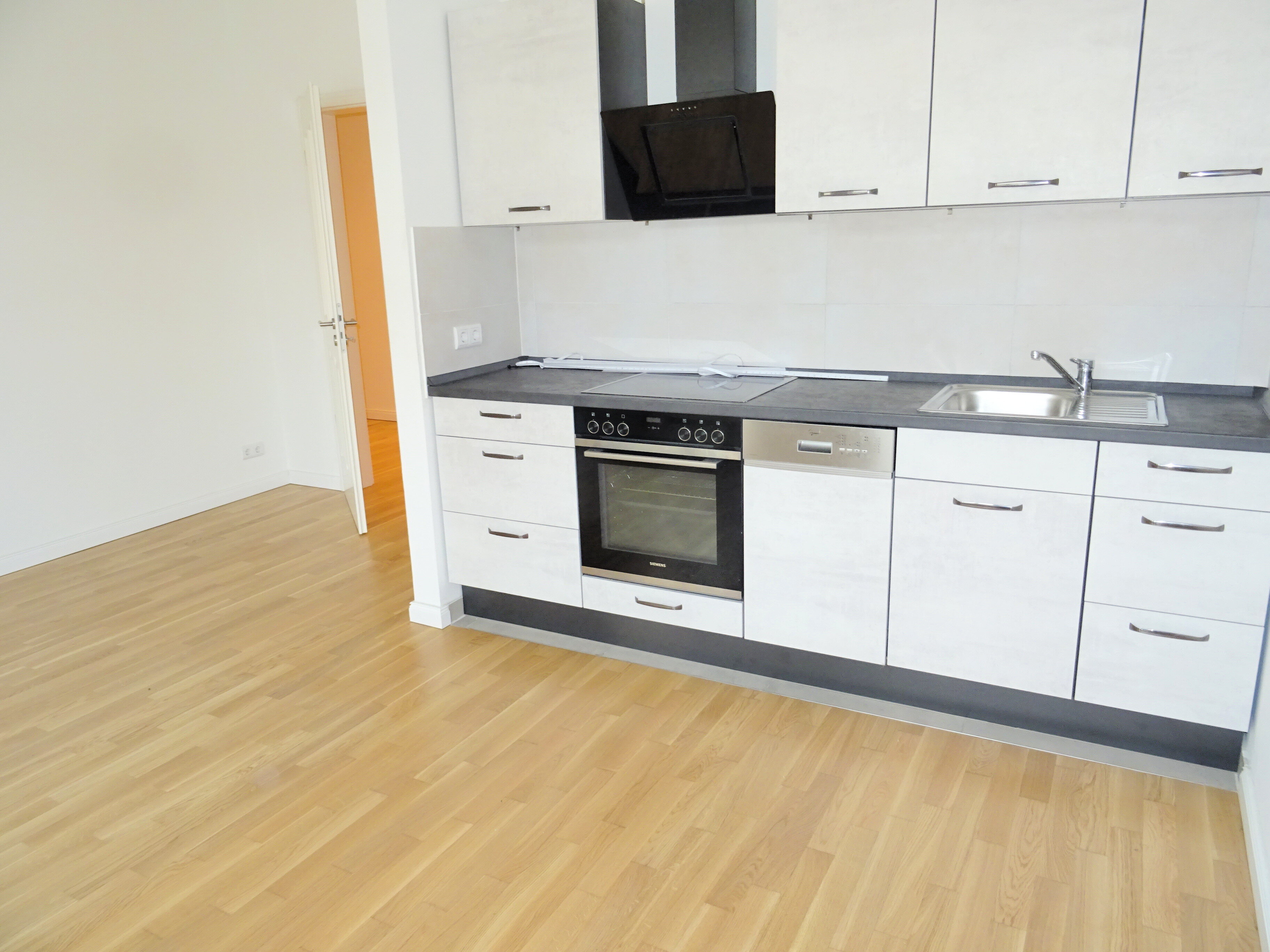 Wohnung zur Miete 300 € 1 Zimmer 50 m²<br/>Wohnfläche 1.<br/>Geschoss ab sofort<br/>Verfügbarkeit Werdau Werdau 08412