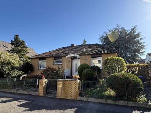 Bungalow zum Kauf 635.000 € 1 Zimmer 100 m² 786 m² Grundstück Hochheim Hochheim 65239