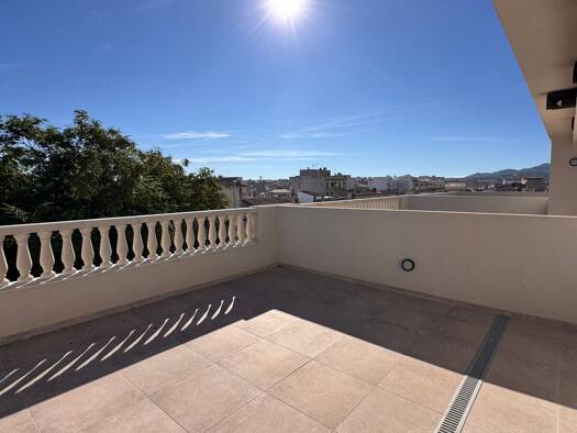 Maisonette zur Miete - Erstbezug 2.500 € 5 Zimmer 120 m² 2 Geschosse frei ab sofort Manacor 07500