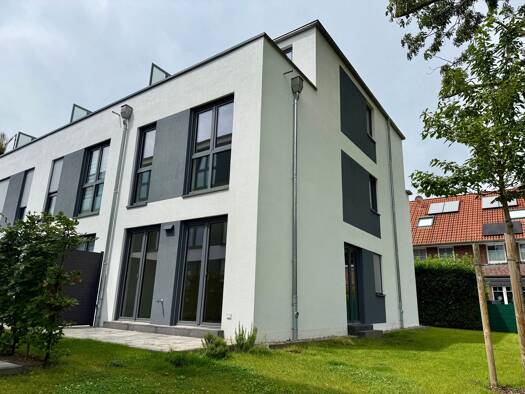 Reihenendhaus zur Miete 2.250 € 4 Zimmer 136,2 m² frei ab 01.10.2025 Halstenbek 25469