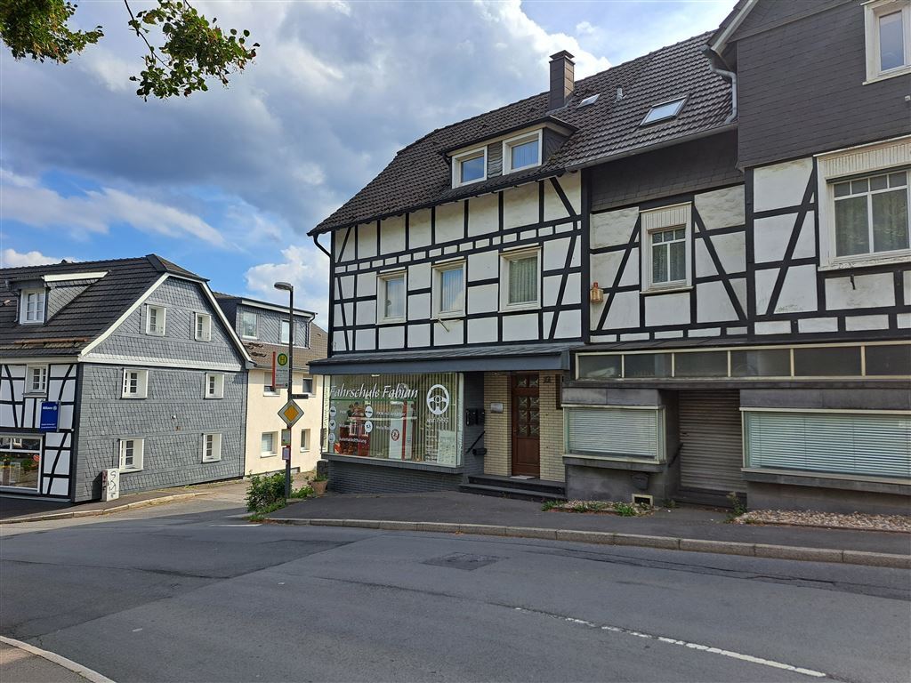 Mehrfamilienhaus zum Kauf 295.000 € 9 Zimmer 230 m²<br/>Wohnfläche 537 m²<br/>Grundstück Kürten Kürten 51515