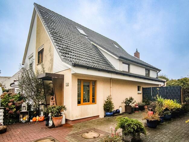 Doppelhaushälfte zum Kauf 129.000 € 3,5 Zimmer 75 m² 350 m² Grundstück Geestemünde Geestemünde 27570