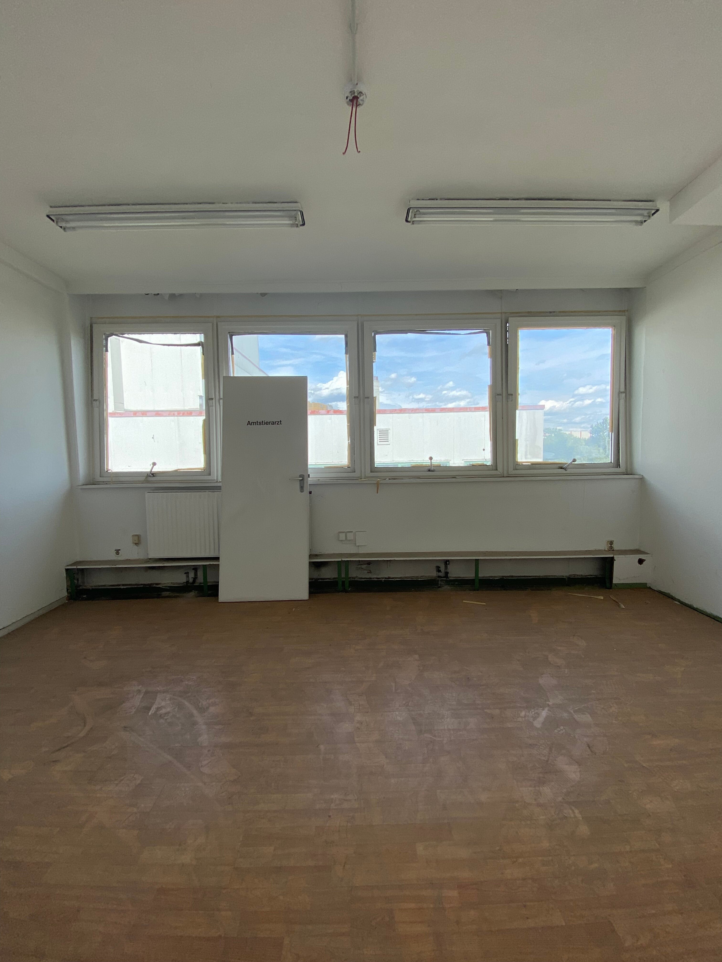 Bürofläche zur Miete 1.899 € 5 Zimmer 211 m²<br/>Bürofläche ab 3 m²<br/>Teilbarkeit Spandau Berlin 13597