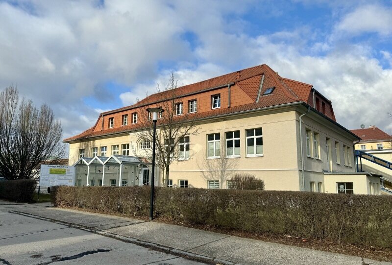 Praxis zur Miete provisionsfrei 304 m²<br/>Bürofläche ab 152 m²<br/>Teilbarkeit Radeberg Radeberg 01454